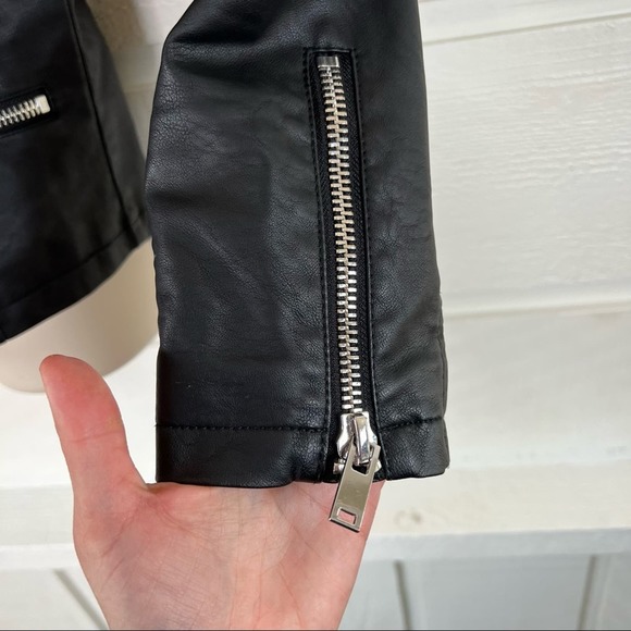 CHASER Matte Vegan Leather Puff Sleeve Jacket - Picture 3 of 6